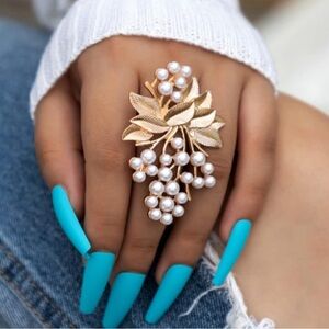 Vintage Faux Pearl Leaf Women's Ring